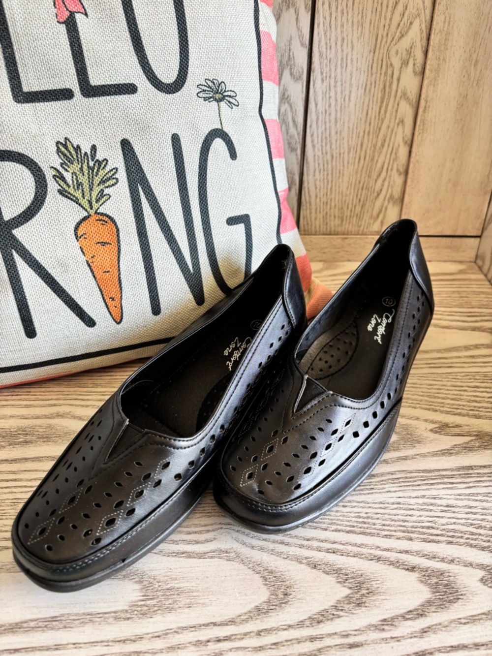 Women’s Comfort Zone Black Perforated Slip-On Loafers nwot